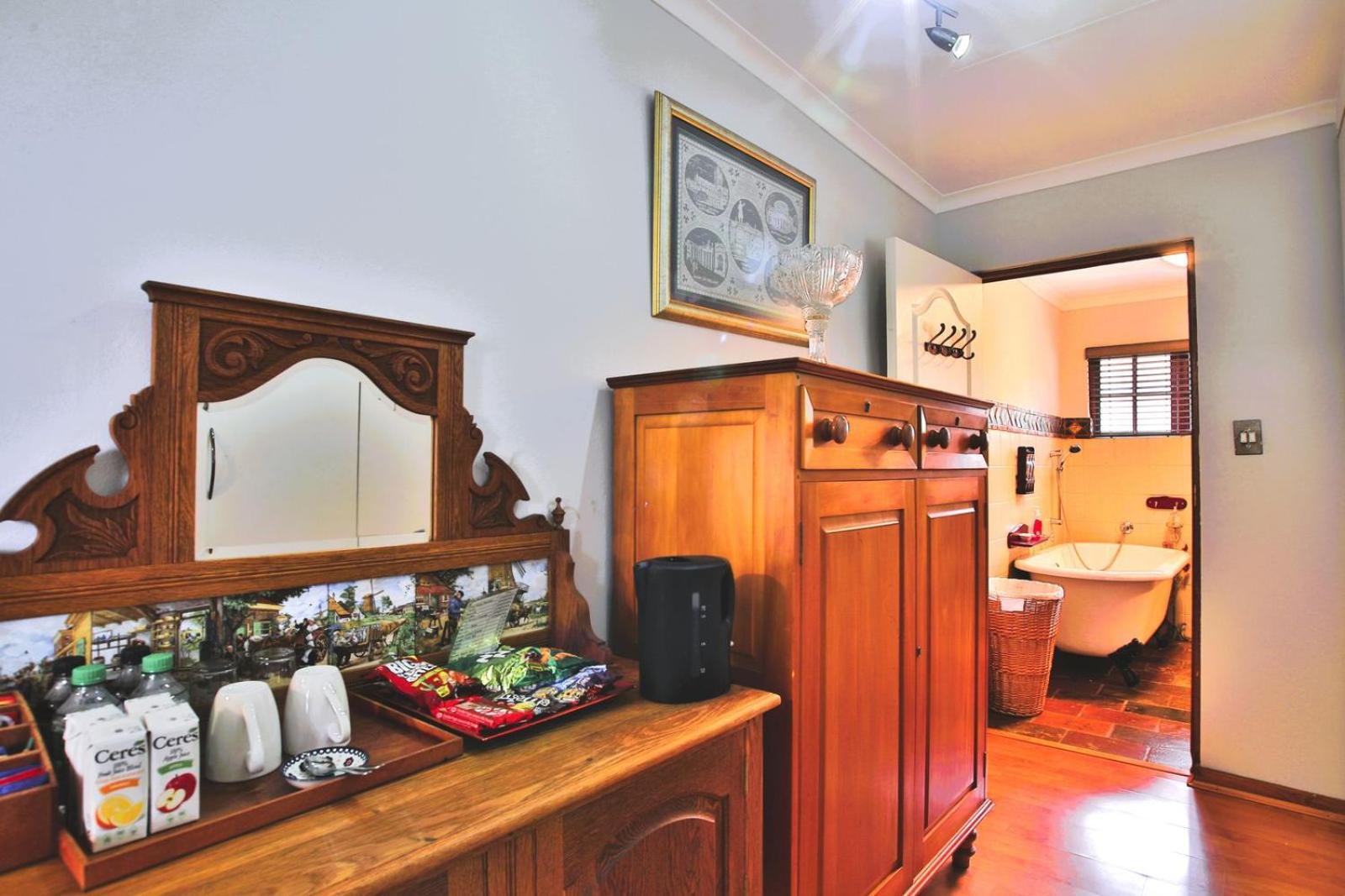 Mereke Manor Centurion Room photo